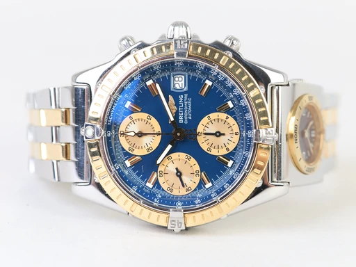 Title: Chronomat
Brand: Breitling
Model: Chronomat
Ref: D13352
Category: Racing
Diameter: 39mm
Functions: Kronograf, Dato
Year: null
Price: 24499
Condition: undefined
Dial Color: Blå
Strap: Metal
Case material: Stål
Gender: Herre
Match: 100.0%
Billedet er ejet af Chrono Collective (102368) Et Breitling ur
