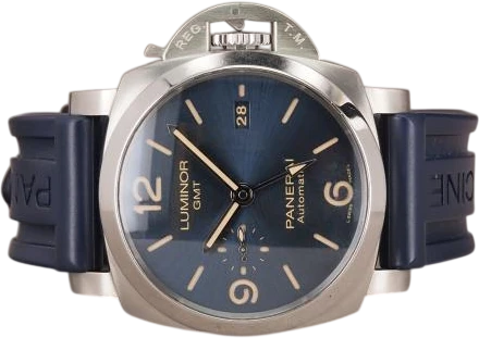 Titel: Luminor GMT 3 Days PAM01033 (Nyhed)
Mærke: Panerai
Model: Luminor GMT 3 Days Automatic
Ref.: PAM01033
Årgang: 2020
Tilbehør: Boks og Papirer
Stand: 8.0 (Brugt)
Pris: 42.000 kr.
Diameter: 44mm
Funktioner: GMT, Dato
Skivefarve: Blå
Rem: Gummi
Kassemateriale: Stål
Kategori: Sport
Køn: Herre
Match: 100.0%
Billedet ejes af Chrono (1147571) Et Panerai ur
