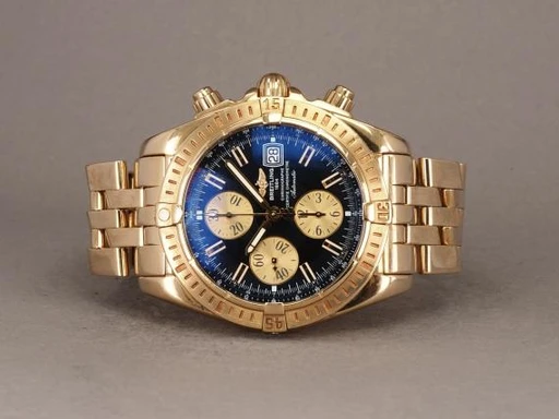 Title: Chronomat Evolution K13356 - 18K
Brand: Breitling
Model: Chronomat Evolution Chronograph 18K
Ref: K13356
Category: Pilot
Diameter: 43mm
Functions: Dato, Kronograf
Year: 2011
Price: 188000
Condition: undefined
Dial Color: Sort
Strap: Metal
Case material: Guld
Gender: Herre
Match: 100.0%
Billedet er ejet af Chrono (135064) Et Breitling ur
