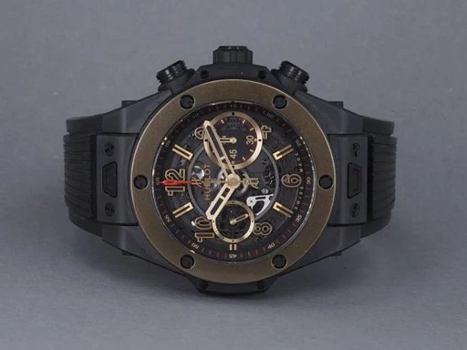 Title: Big Bang Unico Magic Gold
Brand: Hublot
Model: Big Bang Unico Magic Ceramic Black Gold Chronograph
Ref: 411.CH.1138.RX.
Category: Racing
Diameter: 45mm
Functions: Kronograf
Year: null
Price: 105000
Condition: undefined
Dial Color: Sort
Strap: Andet
Case material: Keramik
Gender: Herre
Match: 100.0%
Billedet er ejet af Chrono (101232) Et Hublot ur