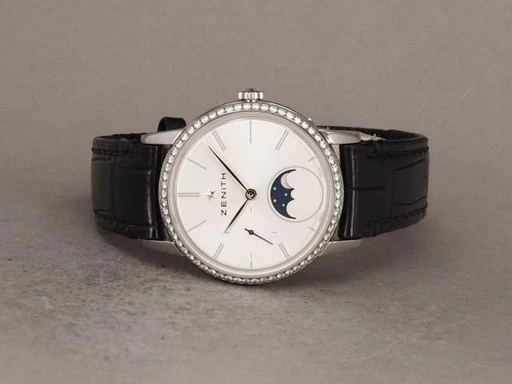 Title: Elite Lady Moonphase
Brand: Zenith
Model: Elite Ultra Thin Lady Moonphase
Ref: 16.2330.692/01.C714
Category: Dress
Diameter: 33mm
Functions: Månefase
Year: 2017
Price: 25000
Condition: undefined
Dial Color: Sølv
Strap: Læder
Case material: Stål
Gender: Dame
Match: 100.0%
Billedet er ejet af Chrono (141093) Et Zenith ur