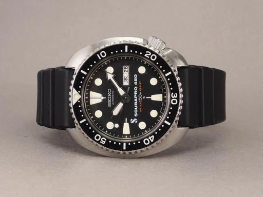 Title: Diver Scubapro 6306-7001
Brand: Seiko
Model: Diver "Scubapro"
Ref: 6306-7001
Category: Dykker
Diameter: 44mm
Functions: Dato, Ugedag
Year: null
Price: 23000
Condition: undefined
Dial Color: Sort
Strap: Andet
Case material: Stål
Gender: Herre
Match: 100.0%
Billedet er ejet af Chrono (397479) Et Seiko ur
