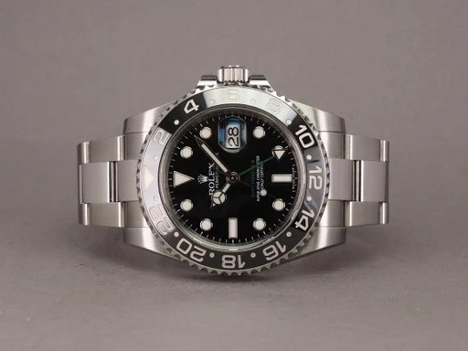 Title: GMT-Master II 116710LN - 3/2017
Brand: Rolex
Model: GMT-Master II
Ref: 116710LN
Category: Sport
Diameter: 40mm
Functions: GMT, Dato
Year: 2017
Price: 85000
Condition: undefined
Dial Color: Sort
Strap: Metal
Case material: Stål
Gender: Herre
Match: 100.0%
Billedet er ejet af Chrono (313719) Et Rolex ur