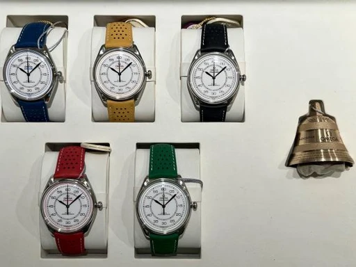 Title: Seamaster Olympic Official Set - 5 ure
Brand: Omega
Model: Seamaster Olympic Official Limited Edition Set
Ref: 522.32.40.20.04.001
Category: Sport
Diameter: 39mm
Functions: Dato
Year: 2021
Price: 200000
Condition: undefined
Dial Color: Hvid
Strap: Andet
Case material: Stål
Gender: Herre
Match: 100.0%
Billedet er ejet af Chrono (101080) Et Omega ur