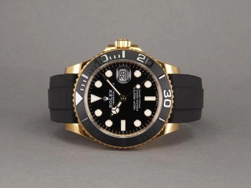 Title: Yacht-Master - on hold
Brand: Rolex
Model: Yacht-Master 42 18K
Ref: 226658
Category: Sport
Diameter: 42mm
Functions: Dato
Year: 2022
Price: null
Condition: undefined
Dial Color: Sort
Strap: Andet
Case material: Guld
Gender: Herre
Match: 100.0%
Billedet er ejet af Chrono (329848) Et Rolex ur