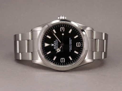 Title: Explorer 14270 Swiss Only (New)
Brand: Rolex
Model: Explorer
Ref: 14270
Category: Sport
Diameter: 36mm
Functions: Dato
Year: 1998
Price: 44000
Condition: 8.0
Dial Color: Sort
Strap: Metal
Case material: Stål
Gender: Herre
Match: 100.0%
Billedet er ejet af Chrono (536858) Et Rolex ur