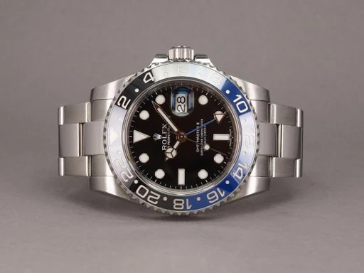 Title: GMT-Master II - 116710BLNR - 2/2014 (Batman)
Brand: Rolex
Model: GMT-Master II Batman
Ref: 116710BLNR
Category: Pilot
Diameter: 40mm
Functions: GMT, Dato
Year: 2014
Price: 99000
Condition: 8.0
Dial Color: Sort
Strap: Metal
Case material: Stål
Gender: Herre
Match: 100.0%
Billedet er ejet af Chrono (478979) Et Rolex ur