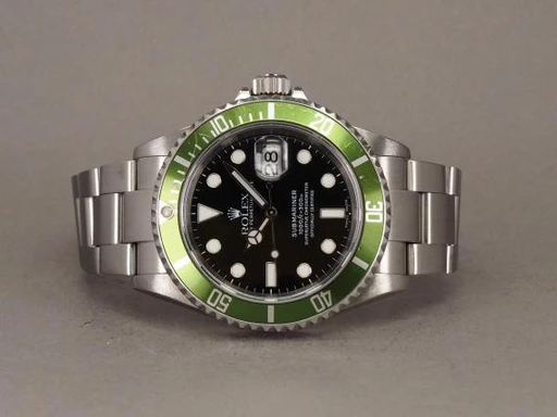 Title: Submariner 16610LV "Kermit" -  D3 serie
Brand: Rolex
Model: Submariner Kermit
Ref: 16610LV
Category: Dykker
Diameter: 40mm
Functions: Dato
Year: 2005
Price: 80000
Condition: undefined
Dial Color: Sort
Strap: Metal
Case material: Stål
Gender: Herre
Match: 100.0%
Billedet er ejet af Chrono (401901) Et Rolex ur