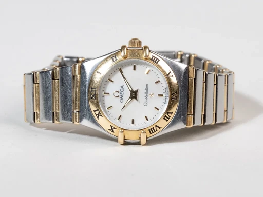 Title: Constellation
Brand: Omega
Model: Constellation
Ref: 1212.30.00
Category: Dress
Diameter: 24mm
Functions:
Year: 2005
Price: 9499
Condition: 7.0
Dial Color: Hvid
Strap: Metal
Case material: Stål
Gender: Dame
Match: 100.0%
Billedet er ejet af Chrono Collective (494740) Et Omega ur
