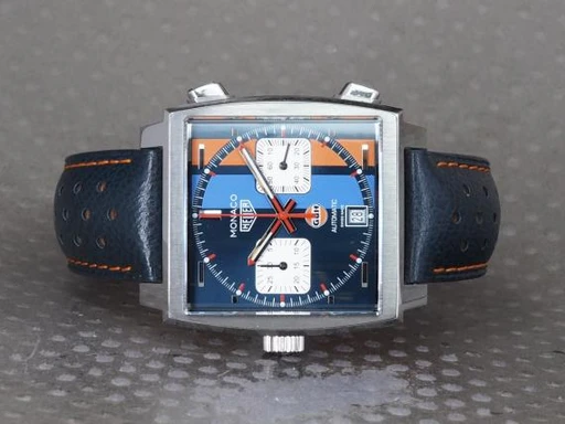 Title: Monaco Gulf - DK sæt
Brand: Tag Heuer
Model: Monaco x Gulf
Ref: CAW211R.FC640
Category: Racing
Diameter: 39mm
Functions: Dato, Kronograf
Year: 2019
Price: 46000
Condition: undefined
Dial Color: Blå
Strap: Læder
Case material: Stål
Gender: Herre
Match: 100.0%
Billedet er ejet af Chrono (101250) Et Tag Heuer ur