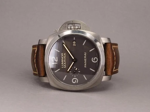 Title: 1950 3 days PAM00351
Brand: Panerai
Model: Luminor Marina 3 Days
Ref: PAM00351
Category: Dykker
Diameter: 44mm
Functions: Dato
Year: 2010
Price: 42500
Condition: 8.0
Dial Color: Brun
Strap: Læder
Case material: Titanium
Gender: Herre
Match: 100.0%
Billedet er ejet af Chrono (515501) Et Panerai ur