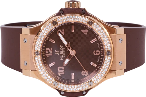 Title: Big Bang Cappuccino
Brand: Hublot
Model: Big Bang
Ref: 361.PC.3380.RC.1104
Category: Sport
Diameter: 38mm
Functions:
Year: 2011
Price: 86000
Condition: 10.0
Dial Color: Brun
Strap: Andet
Case material: Guld
Gender: Herre
Match: 100.0%
Billedet er ejet af Chrono Collective (102386) Et Hublot ur