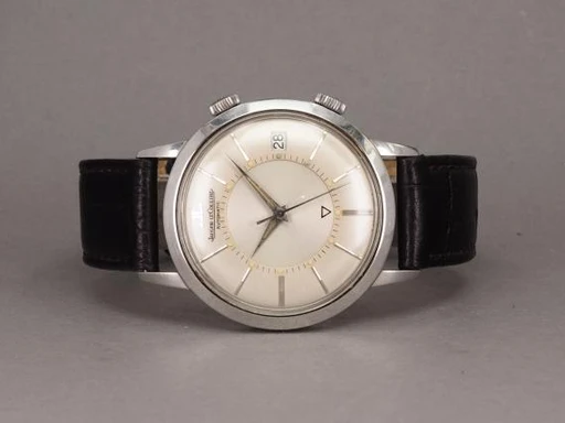 Title: Memovox 855 (New)
Brand: Jaeger-LeCoultre
Model: Memovox
Ref: E855
Category: Dress
Diameter: 37mm
Functions: Dato
Year: null
Price: 24000
Condition: undefined
Dial Color: Sølv
Strap: Læder
Case material: Stål
Gender: Herre
Match: 100.0%
Billedet er ejet af Chrono (452132) Et Jaeger-LeCoultre ur