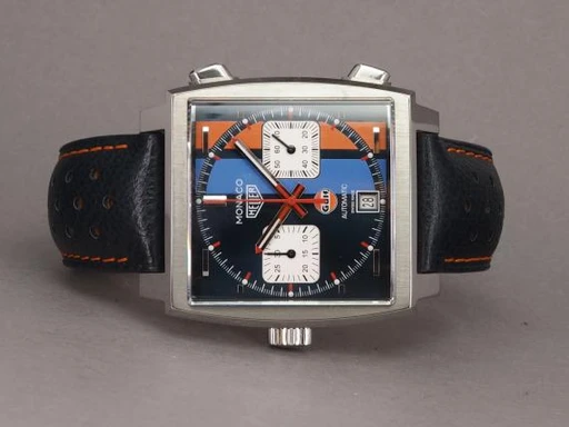 Title: Monaco Gulf - DK sæt
Brand: Tag Heuer
Model: Monaco x Gulf
Ref: CAW211R.FC640
Category: Racing
Diameter: 39mm
Functions: Kronograf, Dato
Year: 2019
Price: 42000
Condition: undefined
Dial Color: Blå
Strap: Læder
Case material: Stål
Gender: Herre
Match: 100.0%
Billedet er ejet af Chrono (452126) Et Tag Heuer ur