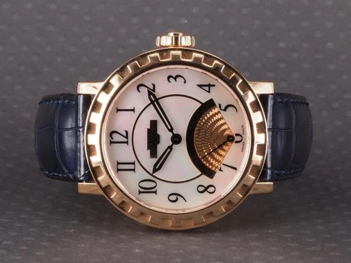 Title: Academia Seconde Retrograde
Brand: Dewitt
Model: Academia Seconde Retrograde
Ref: AC.1102.53.M652.NE030.53
Category: Dress
Diameter: 43mm
Functions:
Year: 2006
Price: 57000
Condition: undefined
Dial Color: Hvid
Strap: Læder
Case material: Guld
Gender: Herre
Match: 100.0%
Billedet er ejet af Chrono (101385) Et Dewitt ur