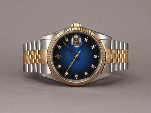 Title: Datejust G/S 16233 - Diamant skive
Brand: Rolex
Model: Datejust G/S
Ref: 16233
Category: Dress
Diameter: 36mm
Functions: Dato
Year: 1993
Price: 50000
Condition: undefined
Dial Color: Blå
Strap: Metal
Case material: Stål
Gender: Herre
Match: 100.0%
Billedet er ejet af Chrono (315644) Et Rolex ur
