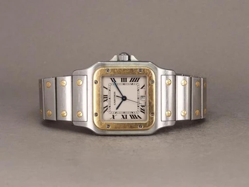 Title: Santos Galbee Quartz - 1566
Brand: Cartier
Model: Santos Galbée Quartz
Ref: 1566
Category: Dress
Diameter: 29mm
Functions: Dato
Year: null
Price: 30000
Condition: undefined
Dial Color: Hvid
Strap: Metal
Case material: Andet
Gender: Unisex
Match: 100.0%
Billedet er ejet af Chrono (141073) Et Cartier ur