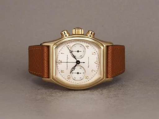 Title: Girard Perregaux Richeville Chrono 2710
Brand: Girard-Perregaux
Model: Richeville Chrongraph18K
Ref: 2710
Category: Dress
Diameter: 35mm
Functions: Kronograf
Year: null
Price: 31000
Condition: undefined
Dial Color: Hvid
Strap: Læder
Case material: Guld
Gender: Herre
Match: 100.0%
Billedet er ejet af Chrono (151623) Et Girard-Perregaux ur