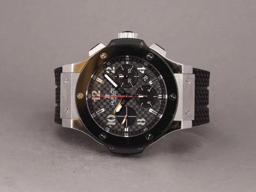 Title: Big Bang - 301.SB.131.RX
Brand: Hublot
Model: Big Bang
Ref: 301.SB.131.RX
Category: Sport
Diameter: 44mm
Functions: Dato, Kronograf
Year: 2010
Price: 50000
Condition: undefined
Dial Color: Grå
Strap: Andet
Case material: Stål
Gender: Herre
Match: 100.0%
Billedet er ejet af Chrono (101137) Et Hublot ur