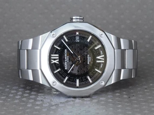 Title: Riviera
Brand: Baume & Mercier
Model: Baume & Mercier Riviera
Ref: M0A10702
Category: Sport
Diameter: 42mm
Functions: Dato
Year: 2023
Price: 22000
Condition: undefined
Dial Color: Sort
Strap: Metal
Case material: Stål
Gender: Herre
Match: 100.0%
Billedet er ejet af Chrono (101289) Et Baume & Mercier ur