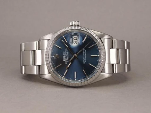 Title: Datejust 116234 - 11/2011
Brand: Rolex
Model: Datejust
Ref: 116234
Category: Dress
Diameter: 36mm
Functions: Dato
Year: 2011
Price: 60000
Condition: 8.0
Dial Color: Sølv
Strap: Metal
Case material: Stål
Gender: Herre
Match: 100.0%
Billedet er ejet af Chrono (358474) Et Rolex ur