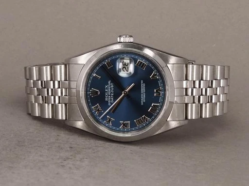 Title: Datejust 16200 - P serie
Brand: Rolex
Model: Datejust
Ref: 16200
Category: Dress
Diameter: 36mm
Functions: Dato
Year: 2001
Price: 39000
Condition: undefined
Dial Color: Blå
Strap: Metal
Case material: Stål
Gender: Herre
Match: 100.0%
Billedet er ejet af Chrono (245331) Et Rolex ur