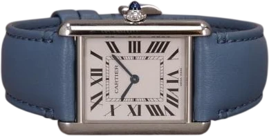 Title: Tank Must SolarBeat™ WSTA0090
Brand: Cartier
Model: Tank Must SolarBeat™
Ref: WSTA0090
Category: Dress
Diameter: 25mm
Functions:
Year: 2022
Price: 32000
Condition: 9.0
Dial Color: Hvid
Strap: Læder
Case material: Stål
Gender: Dame
Match: 100.0%
Billedet er ejet af Chrono (770625) Et Cartier ur