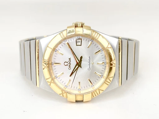 Title: Constellation Quartz
Brand: Omega
Model: Constellation Quartz
Ref: 123.20.35.60.02.001
Category: Dress
Diameter: 35mm
Functions: Dato
Year: 2012
Price: 12999
Condition: undefined
Dial Color: Sølv
Strap: Metal
Case material: Stål
Gender: Unisex
Match: 100.0%
Billedet er ejet af Chrono Collective (102397) Et Omega ur