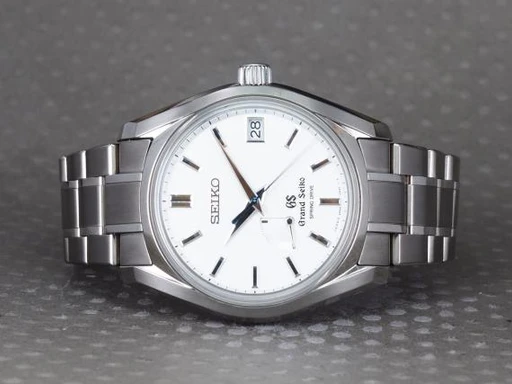 Title: Spring Drive SBGA125 Ltd.
Brand: Grand Seiko
Model: Spring Drive SBGA127 Limited Edition
Ref: SBGA127
Category: Dress
Diameter: 40mm
Functions: Dato
Year: 2015
Price: 36000
Condition: undefined
Dial Color: Hvid
Strap: Metal
Case material: Titanium
Gender: Herre
Match: 100.0%
Billedet er ejet af Chrono (101241) Et Grand Seiko ur