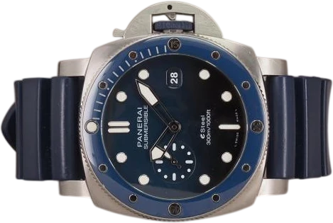 Titel: Submersible QuarantaQuattro PAM1289 (Nyhed)
Mærke: Panerai
Model: Submersible QuarantaQuattro Blu Profondo eSteel
Ref.: PAM01289
Årgang: 2022
Tilbehør: Boks og Papirer
Stand: 8.0 (Brugt)
Pris: 62.000 kr.
Diameter: 44mm
Funktioner: Dato
Skivefarve: Blå
Rem: Gummi
Kassemateriale: Stål
Kategori: Dykker
Køn: Herre
Match: 100.0%
Billedet ejes af Chrono (1216802) Et Panerai ur