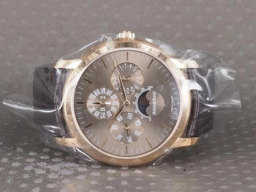 Title: Jules Audemars - 2022 service
Brand: Audemars Piguet
Model: Jules Audemars Perpetual Calendar 18K
Ref: 26390OR.OO.D093CR.01
Category: Dress
Diameter: 41mm
Functions: Dato, Ugedag, Månefase
Year: 2022
Price: 289000
Condition: undefined
Dial Color: Brun
Strap: Læder
Case material: Guld
Gender: Herre
Match: 100.0%
Billedet er ejet af Chrono (101244) Et Audemars Piguet ur