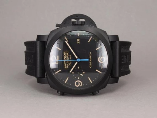 Title: Luminor 3 Days Chrono Flyback PAM580
Brand: Panerai
Model: Luminor 1950 3 Days Chrono Flyback Ceramic
Ref: PAM580
Category: Sport
Diameter: 44mm
Functions: Kronograf, Dato, Tourbillon
Year: 2015
Price: 70000
Condition: undefined
Dial Color: Sort
Strap: Gummi
Case material: Keramik
Gender: Herre
Match: 100.0%
Billedet er ejet af Chrono (459561) Et Panerai ur