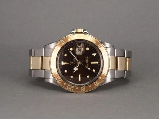 Title: GMT-Master 1675/3 Rootbeer - On Hold
Brand: Rolex
Model: GMT-Master Rootbeer Nipple Dial
Ref: 1675/3
Category: Pilot
Diameter: 40mm
Functions: GMT, Dato
Year: 1968
Price: 65000
Condition: undefined
Dial Color: Brun
Strap: Metal
Case material: Stål
Gender: Herre
Match: 100.0%
Billedet er ejet af Chrono (153802) Et Rolex ur