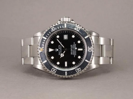 Title: Sea-Dweller 16600 - X8 serie - 1994
Brand: Rolex
Model: Sea-Dweller
Ref: 16600
Category: Dykker
Diameter: 40mm
Functions: Dato
Year: 1991
Price: 62000
Condition: undefined
Dial Color: Sort
Strap: Metal
Case material: Stål
Gender: Herre
Match: 100.0%
Billedet er ejet af Chrono (358470) Et Rolex ur