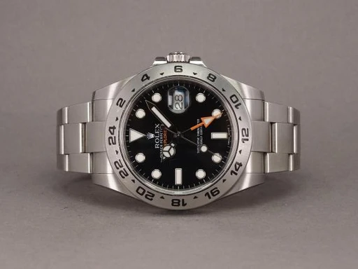 Title: Explorer II 216570 - 2016
Brand: Rolex
Model: Explorer II
Ref: 216570
Category: Pilot
Diameter: 42mm
Functions: GMT, Dato
Year: 2016
Price: 56000
Condition: undefined
Dial Color: Sort
Strap: Metal
Case material: Stål
Gender: Herre
Match: 100.0%
Billedet er ejet af Chrono (313723) Et Rolex ur