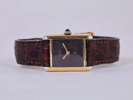 Title: Tank
Brand: Cartier
Model: Tank
Ref: Must de Cartier
Category: Dress
Diameter: nullmm
Functions:
Year: 1978
Price: 7999
Condition: undefined
Dial Color: Brun
Strap: Læder
Case material: Andet
Gender: Unisex
Match: 100.0%
Billedet er ejet af Chrono Collective (102381) Et Cartier ur