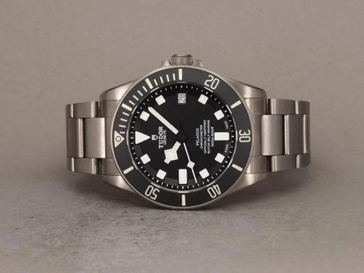 Title: Pelagos 25600TN - 11/2019
Brand: Tudor
Model: Pelagos
Ref: 25600TN
Category: Dykker
Diameter: 42mm
Functions: Dato
Year: 2019
Price: 28000
Condition: undefined
Dial Color: Sort
Strap: Metal
Case material: Titanium
Gender: Herre
Match: 100.0%
Billedet er ejet af Chrono (143013) Et Tudor ur