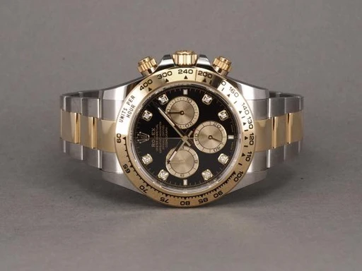 Title: Daytona G/S 126503 - 2/2024 - Mint
Brand: Rolex
Model: Daytona G/S
Ref: 116503
Category: Racing
Diameter: 40mm
Functions: Kronograf
Year: 2024
Price: 198000
Condition: undefined
Dial Color: Sort
Strap: Metal
Case material: Stål
Gender: Herre
Match: 100.0%
Billedet er ejet af Chrono (174270) Et Rolex ur