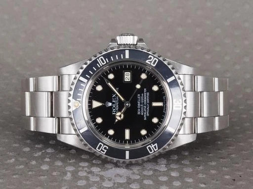 Title: Sea-Dweller "Triple Six" 16660
Brand: Rolex
Model: Sea-Dweller "Triple Six"
Ref: 16660
Category: Dykker
Diameter: 40mm
Functions: Dato
Year: 1983
Price: 135000
Condition: 8.0
Dial Color: Sort
Strap: Metal
Case material: Stål
Gender: Herre
Match: 100.0%
Billedet er ejet af Chrono (101358) Et Rolex ur