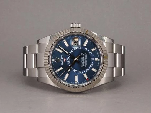 Title: Sky-Dweller 326934 - 2/2023
Brand: Rolex
Model: Sky-Dweller
Ref: 326934
Category: Dress
Diameter: 42mm
Functions: GMT, Dato, Ugedag
Year: 2023
Price: 135000
Condition: undefined
Dial Color: Blå
Strap: Metal
Case material: Stål
Gender: Herre
Match: 100.0%
Billedet er ejet af Chrono (452135) Et Rolex ur