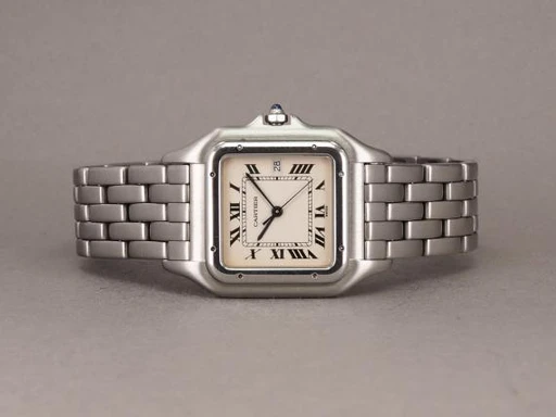 Title: Panthère 1300
Brand: Cartier
Model: Panthère
Ref: 1300
Category: Dress
Diameter: 29mm
Functions: Dato
Year: null
Price: 26000
Condition: undefined
Dial Color: Hvid
Strap: Metal
Case material: Stål
Gender: Unisex
Match: 100.0%
Billedet er ejet af Chrono (362947) Et Cartier ur