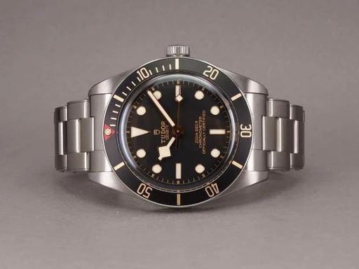 Title: Black Bay 58 79030N - 9/2025 (New)
Brand: Tudor
Model: Black Bay Fifty-Eight 58
Ref: 79030N
Category: Dykker
Diameter: 39mm
Functions: Kronograf, Dato
Year: 2025
Price: 26000
Condition: 10.0
Dial Color: Sort
Strap: Metal
Case material: Stål
Gender: Herre
Match: 100.0%
Billedet er ejet af Chrono (546196) Et Tudor ur