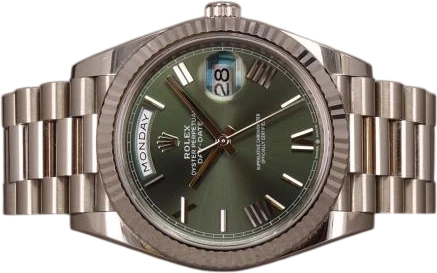 Title: Day-Date 40 - on hold
Brand: Rolex
Model: Day-Date WG
Ref: 228239
Category: Dress
Diameter: 40mm
Functions: Dato, Ugedag
Year: 2023
Price: 280000
Condition: 8.0
Dial Color: Grøn
Strap: Metal
Case material: Guld
Gender: Herre
Match: 100.0%
Billedet er ejet af Chrono (707197) Et Rolex ur