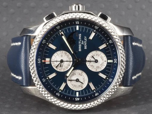 Title: Bentley Mark VI Complications 19
Brand: Breitling
Model: Bentley Mark VI Complications 19
Ref: P19362
Category: Sport
Diameter: 43mm
Functions: Månefase, Kronograf, Ugedag, Dato, Månefase
Year: 2016
Price: 60000
Condition: undefined
Dial Color: Blå
Strap: Læder
Case material: Stål
Gender: Herre
Match: 100.0%
Billedet er ejet af Chrono (101404) Et Breitling ur