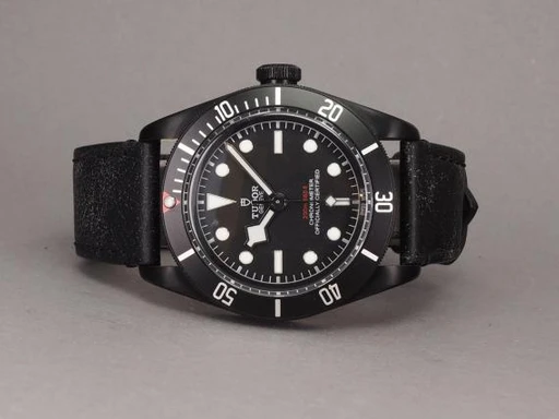 Title: Heritage Black Bay Dark - 79230DK
Brand: Tudor
Model: Black Bay Dark
Ref: 79230DK
Category: Dykker
Diameter: 41mm
Functions: Dato
Year: 2021
Price: 24000
Condition: undefined
Dial Color: Sort
Strap: Læder
Case material: Stål
Gender: Herre
Match: 100.0%
Billedet er ejet af Chrono (463095) Et Tudor ur