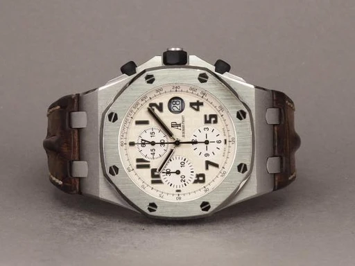 Title: ROO Safari 26170ST
Brand: Audemars Piguet
Model: Royal Oak Offshore Chronograph
Ref: 26170ST.OO.D091CR.01
Category: Racing
Diameter: 42mm
Functions: Kronograf, Dato
Year: 2013
Price: 140000
Condition: undefined
Dial Color: Hvid
Strap: Læder
Case material: Stål
Gender: Herre
Match: 100.0%
Billedet er ejet af Chrono (102702) Et Audemars Piguet ur