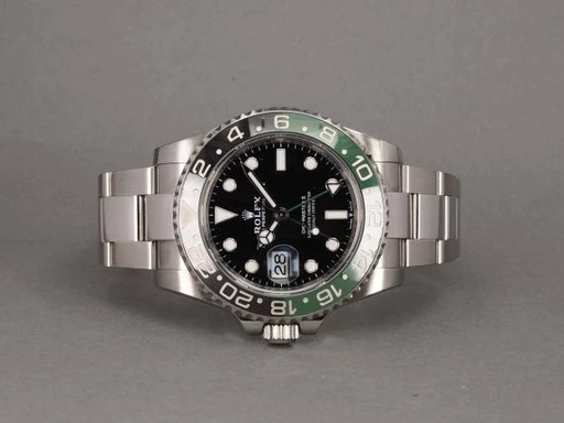Title: GMT-Master II 126720VTNR - 6/2022 (Sprite)
Brand: Rolex
Model: GMT-Master II Sprite
Ref: 126720VTNR
Category: Pilot
Diameter: 40mm
Functions: GMT, Dato
Year: 2022
Price: 114000
Condition: 8.0
Dial Color: Sort
Strap: Metal
Case material: Stål
Gender: Herre
Match: 100.0%
Billedet er ejet af Chrono (170241) Et Rolex ur