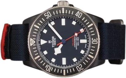 Title: Pelagos FXD Alinghi Red Bull Racing
Brand: Tudor
Model: Tudor Pelagos FXD “Red Bull Racing Edition”
Ref: 25707KN
Category: Dykker
Diameter: 42mm
Functions: Dato
Year: 2023
Price: 22000
Condition: 9.0
Dial Color: Sort
Strap: Stof
Case material: Carbon Fiber
Gender: Herre
Match: 100.0%
Billedet er ejet af Chrono (443140) Et Tudor ur