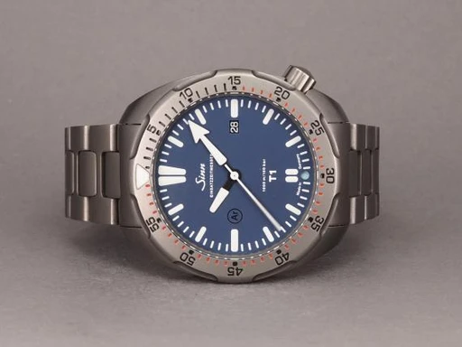 Title: T1 B - 1014.011
Brand: Sinn
Model: T1 B
Ref: 1014.011
Category: Dykker
Diameter: 45mm
Functions: Dato
Year: 2018
Price: 20000
Condition: undefined
Dial Color: Blå
Strap: Metal
Case material: Titanium
Gender: Herre
Match: 100.0%
Billedet er ejet af Chrono (101150) Et Sinn ur