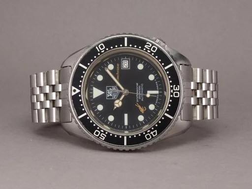 Title: Spirotechnique 180.023
Brand: Tag Heuer
Model: Spirotechnique
Ref: 180.023
Category: Dykker
Diameter: 42mm
Functions: Dato
Year:
Price: 26000
Condition: 8.0
Dial Color: Sort
Strap: Metal
Case material: Stål
Gender: Herre
Match: 100.0%
Billedet er ejet af Chrono (492620) Et Tag Heuer ur